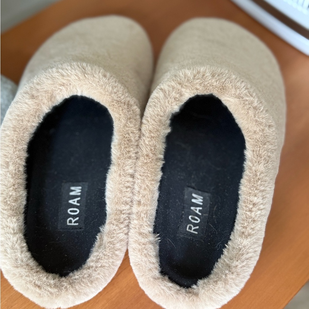 Roam Cloud Clogs - image 3